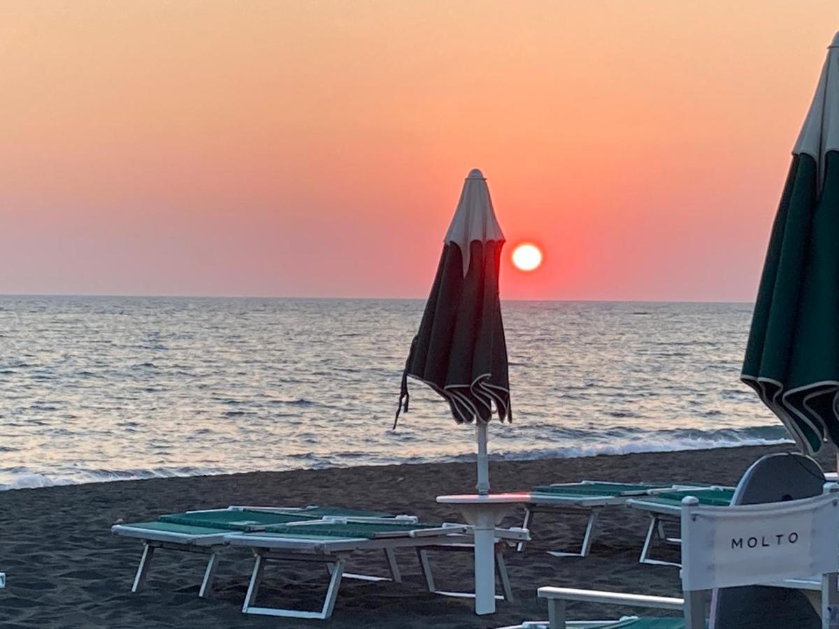 Rosso Tramonto Luxury-White- Ladispoli, Lungomare Regina Elena 58 Βίλα Εξωτερικό φωτογραφία